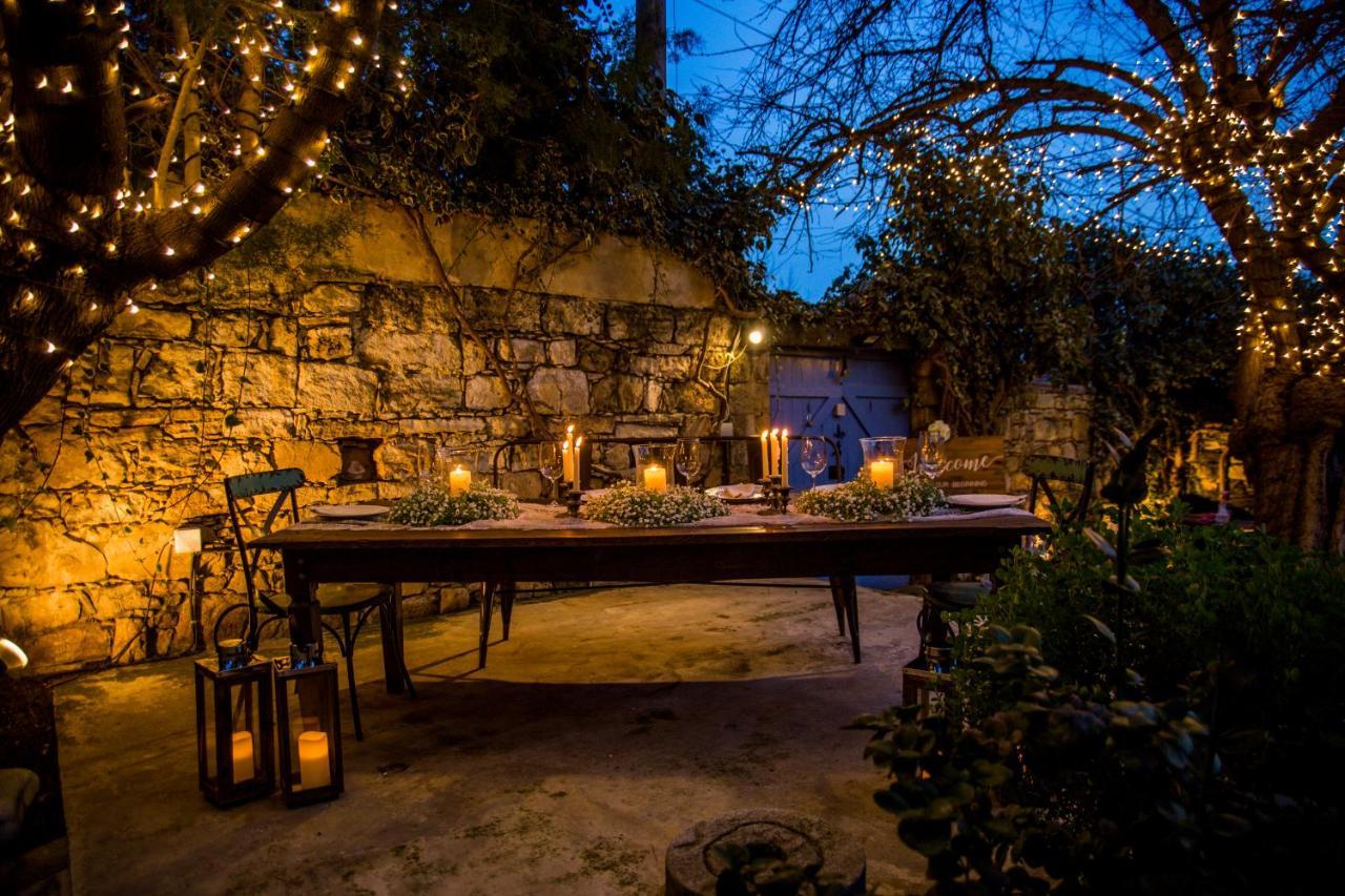 Penzion Cecilias Courtyard Malya Exteriér fotografie