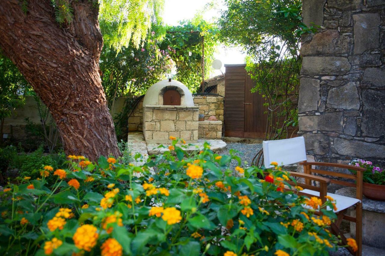 Penzion Cecilias Courtyard Malya Exteriér fotografie