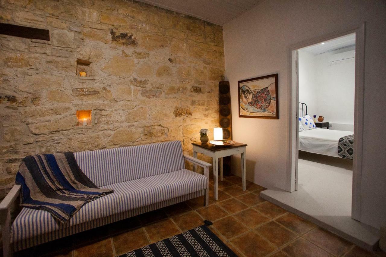 Penzion Cecilias Courtyard Malya Exteriér fotografie